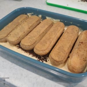 Anadir otra capa de bizcochos
