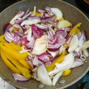 Shakshuka - Anadir cebolla